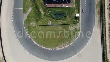 荷兰Zandvoort汽车运动赛道转角处行驶的4k视频空中录像